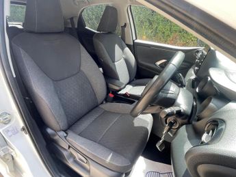 Toyota Yaris 1.5 VVT-h Design E-CVT Euro 6 (s/s) 5dr