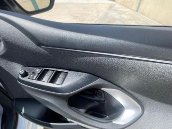 Toyota Yaris 1.5 VVT-h Design E-CVT Euro 6 (s/s) 5dr