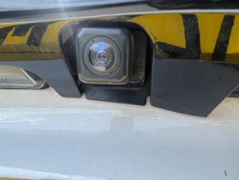 Toyota Yaris 1.5 VVT-h Design E-CVT Euro 6 (s/s) 5dr