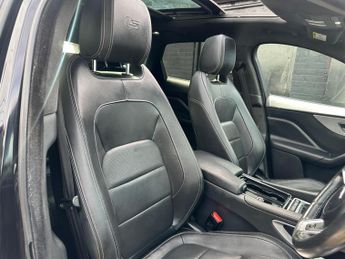 Jaguar F-PACE 3.0 D300 V6 S Auto AWD Euro 6 (s/s) 5dr