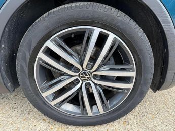 Volkswagen Tiguan Tiguan Elegance SUV 1 Automatic Petrol