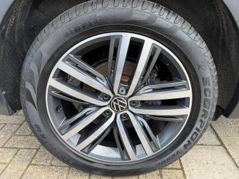Volkswagen Tiguan Tiguan Elegance SUV 1 Automatic Petrol
