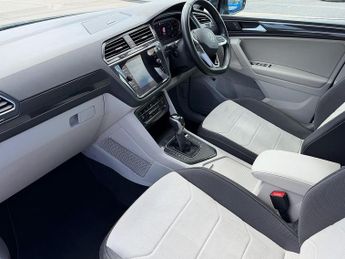 Volkswagen Tiguan Tiguan Elegance SUV 1 Automatic Petrol