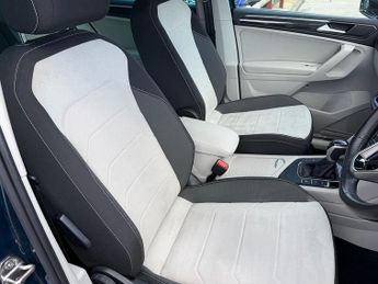 Volkswagen Tiguan Tiguan Elegance SUV 1 Automatic Petrol