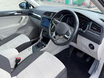 Volkswagen Tiguan Tiguan Elegance SUV 1 Automatic Petrol