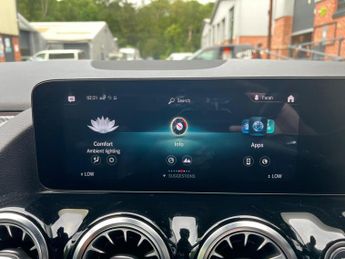 Mercedes-Benz GLA 2.0 GLA220d AMG Line (Premium) 8G-DCT 4MATIC Euro 6 (s/s) 5dr