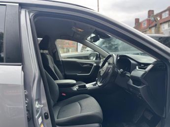 Toyota RAV4 2.5 VVT-h Design CVT Euro 6 (s/s) 5dr