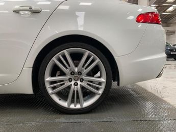 Jaguar XF 3.0d V6 Portfolio Auto Euro 5 4dr