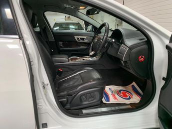 Jaguar XF 3.0d V6 Portfolio Auto Euro 5 4dr
