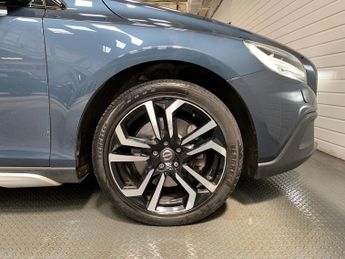 Volvo V40 Cross Country 2.0 D2 Pro Euro 6 (s/s) 5dr