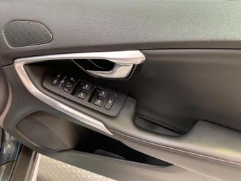 Volvo V40 Cross Country 2.0 D2 Pro Euro 6 (s/s) 5dr