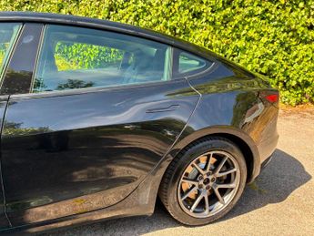 Tesla Model 3 (Dual Motor) Long Range Auto 4WDE 4dr