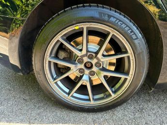 Tesla Model 3 (Dual Motor) Long Range Auto 4WDE 4dr