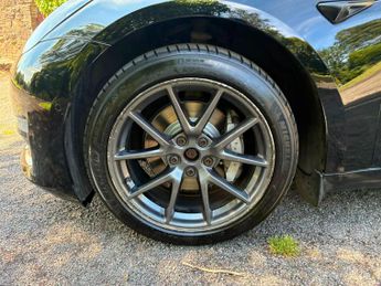 Tesla Model 3 (Dual Motor) Long Range Auto 4WDE 4dr