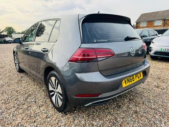 Volkswagen e-Golf 35.8kWh e-Golf Auto 5dr