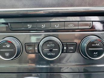 Volkswagen e-Golf 35.8kWh e-Golf Auto 5dr