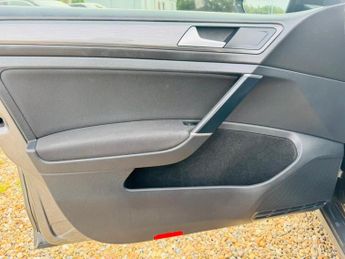 Volkswagen e-Golf 35.8kWh e-Golf Auto 5dr