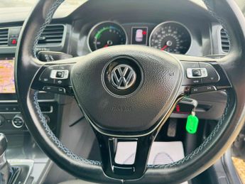 Volkswagen e-Golf 35.8kWh e-Golf Auto 5dr