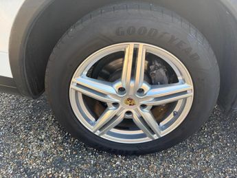 Porsche Cayenne 3.0 TD V6 TiptronicS 4WD Euro 6 (s/s) 5dr