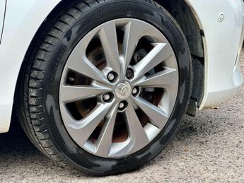 Toyota Auris 1.8 VVT-h Excel Touring Sports CVT Euro 5 (s/s) 5dr