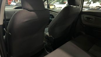 Toyota Yaris 1.5 VVT-h Icon E-CVT Euro 6 (s/s) 5dr