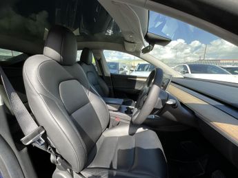 Tesla Model Y LONG RANGE AWD