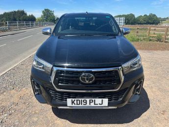 Toyota Hilux 2.4 D-4D Invincible X Auto 4WD Euro 6 4dr (TSS, 3.5t)