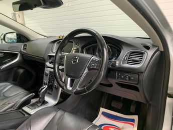 Volvo V40 Cross Country 1.5 T3 GPF Pro Auto Euro 6 (s/s) 5dr