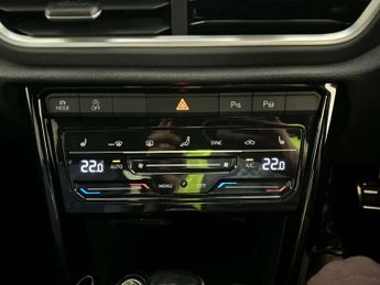 Volkswagen T-Roc 1.5 TSI R-Line SUV 5dr Petrol DSG Euro 6 (s/s) (150 ps)