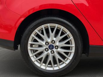 Ford Focus 1.0T EcoBoost Zetec Euro 5 (s/s) 5dr