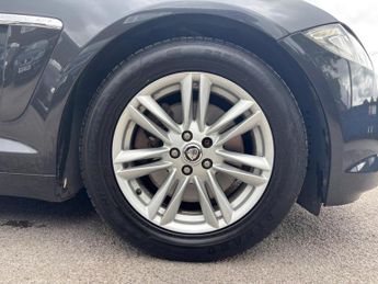 Jaguar XF 2.2d Luxury Auto Euro 5 (s/s) 4dr