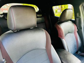 Nissan Juke 1.6 N-Connecta SUV 5dr Petrol XTRON Euro 6 (117 ps)