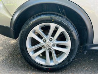 Nissan Juke 1.6 N-Connecta SUV 5dr Petrol XTRON Euro 6 (117 ps)