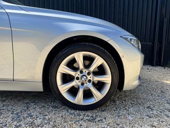 BMW 3 Series 2.0 320d Luxury Auto xDrive Euro 5 (s/s) 4dr