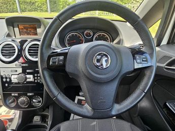 Toyota Auris 1.33 Dual VVT-i Colour Collection Euro 5 (s/s) 5dr