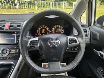 Toyota Auris 1.33 Dual VVT-i Colour Collection Euro 5 (s/s) 5dr