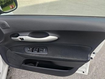 Toyota Auris 1.33 Dual VVT-i Colour Collection Euro 5 (s/s) 5dr