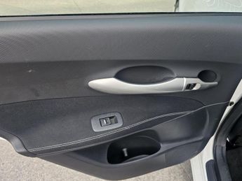 Toyota Auris 1.33 Dual VVT-i Colour Collection Euro 5 (s/s) 5dr