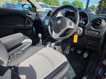 Alfa Romeo MiTo 1.3 JTDM-2 Distinctive Euro 5 (s/s) 3dr