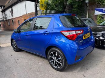 Toyota Yaris 1.5 VVT-h Icon Tech E-CVT Euro 6 (s/s) 5dr