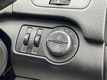 Vauxhall Insignia 1.8 16V Design Euro 5 5dr