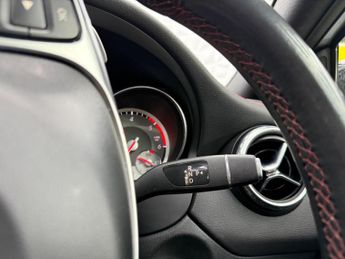 Mercedes-Benz GLA 2.1 GLA220d AMG Line (Premium Plus) 7G-DCT 4MATIC Euro 6 (s/s) 5