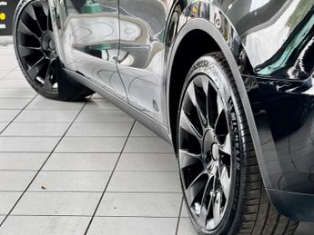 Tesla Model Y (Dual Motor) Long Range Auto 4WDE 5dr