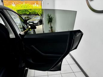 Tesla Model Y (Dual Motor) Long Range Auto 4WDE 5dr