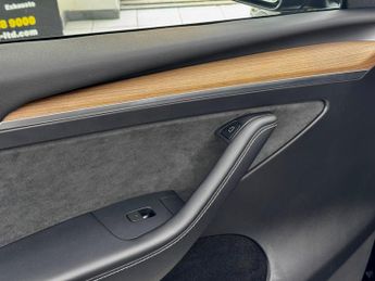 Tesla Model Y (Dual Motor) Long Range Auto 4WDE 5dr