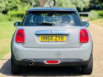 MINI Hatch 1.5 Cooper Auto Euro 6 (s/s) 3dr