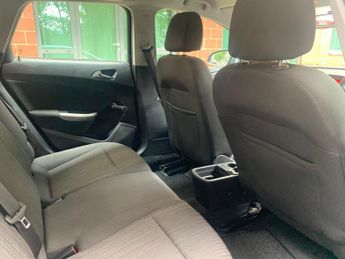 Vauxhall Astra 1.6 16V Exclusiv Sports Tourer Auto Euro 5 5dr