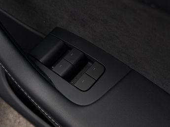 Tesla Model Y (Dual Motor) Performance Auto 4WDE 5dr
