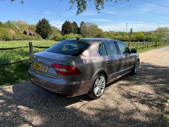 Skoda Superb 2.0 TDI Elegance DSG 4WD Euro 5 (s/s) 5dr