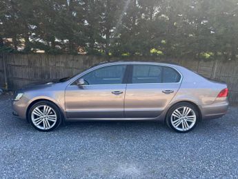 Skoda Superb 2.0 TDI Elegance DSG 4WD Euro 5 (s/s) 5dr